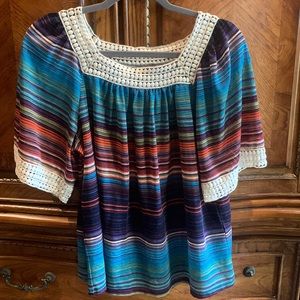 Hannah top size medium in good condition